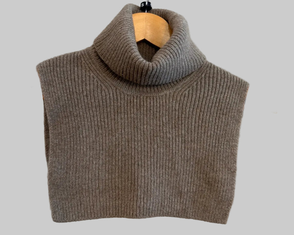 SAMSØE SAMSØE TAUPE TURTLENECK SHOULDER WARMER