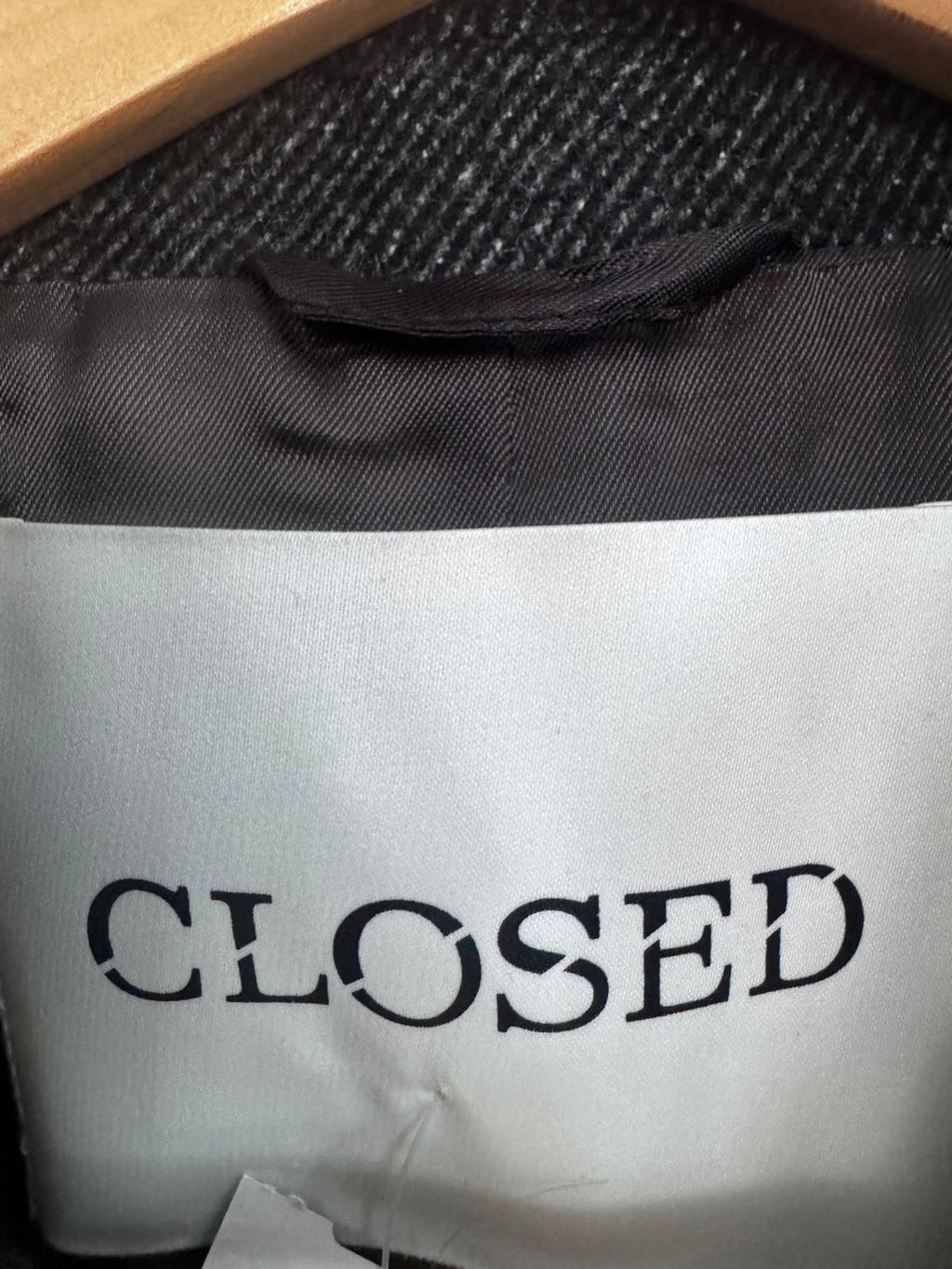 CLOSED DARK CROPPED BLAZER