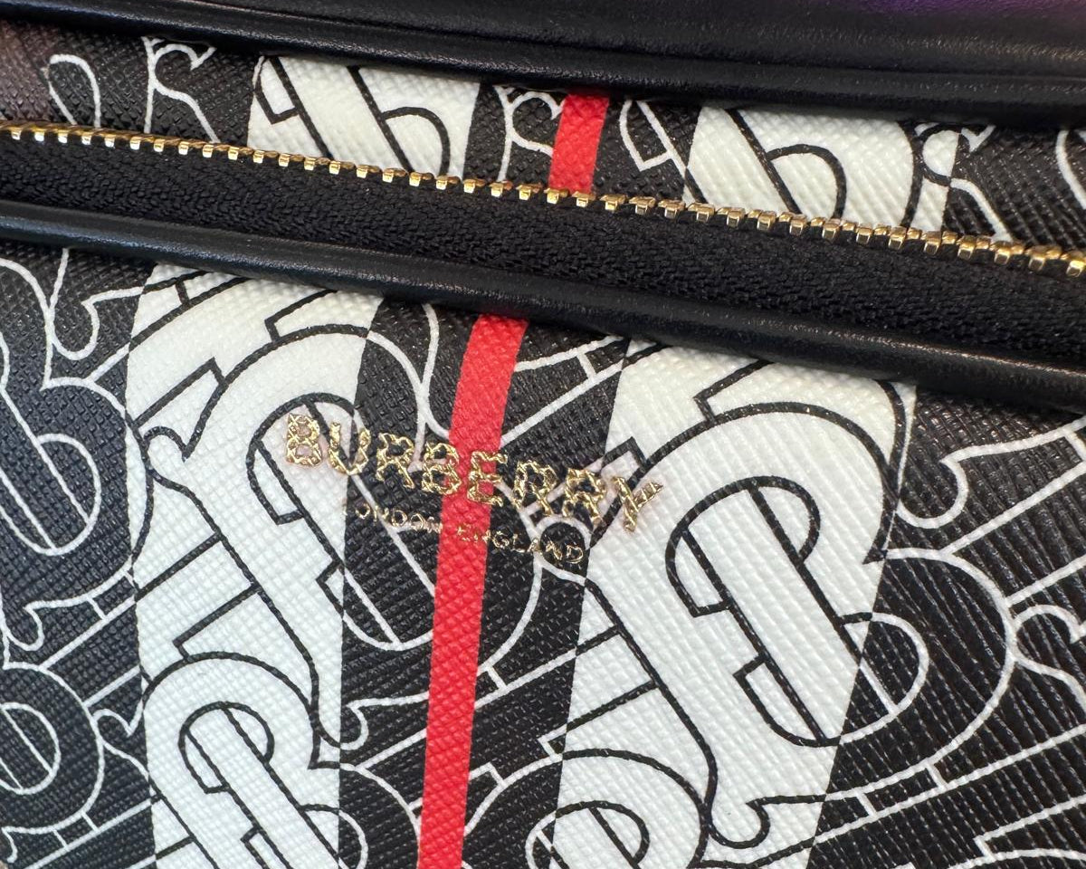 BURBERRY CROSSBODY - NEW