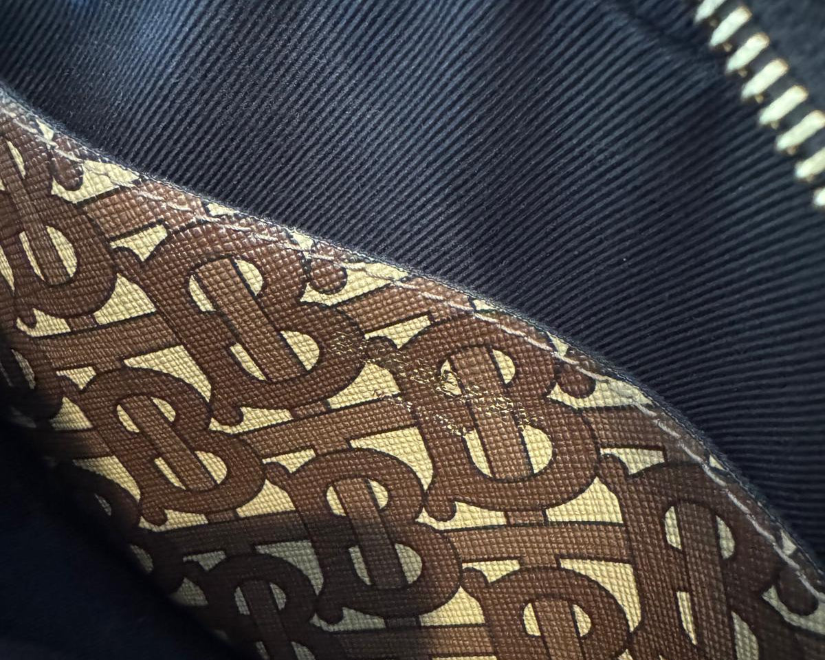 BURBERRY CROSSBODY - NEW