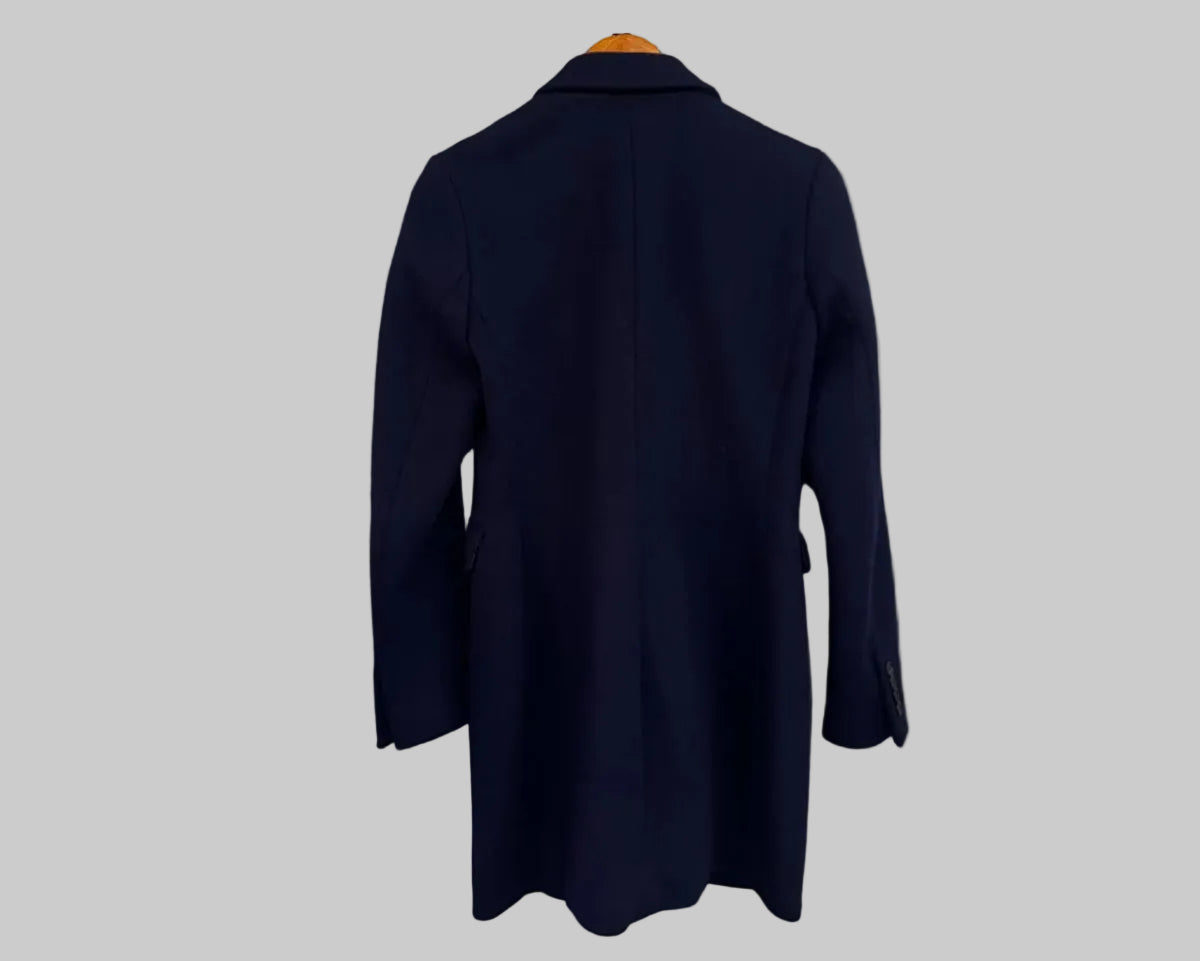 CLOSED DOUBLE-BREASTED COAT