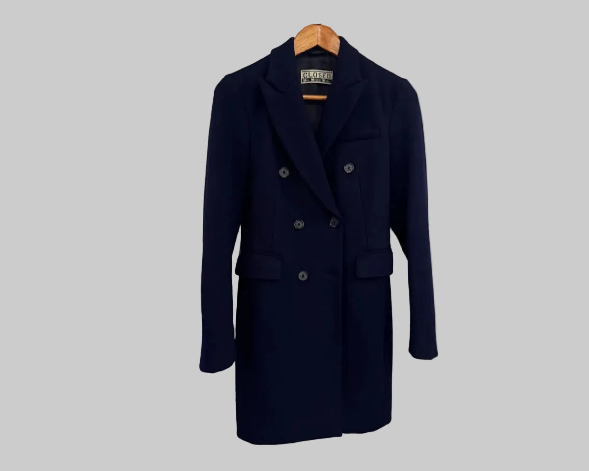 CLOSED DOUBLE-BREASTED COAT