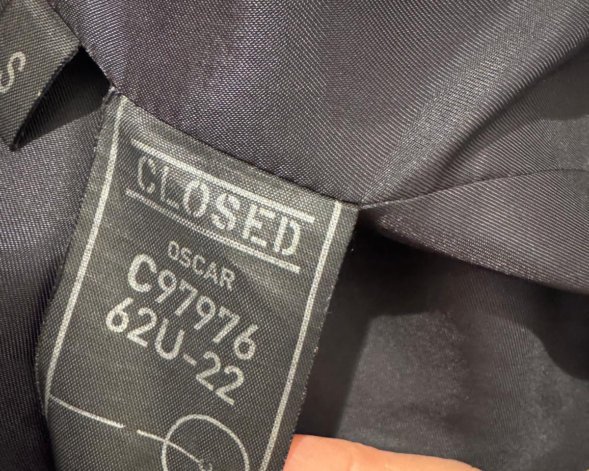 CLOSED DOUBLE-BREASTED COAT